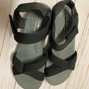 Good Condition Clark’s Cloud Steppers Women’s Sandal Size 8